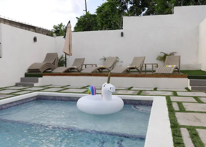 Eshae Living - Spacious 2br With Breakfast & Pool Holiday home Ocho Rios
