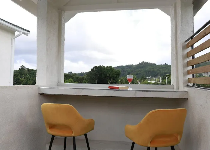 Eshae Living - Spacious 2br With Breakfast & Pool Holiday home
