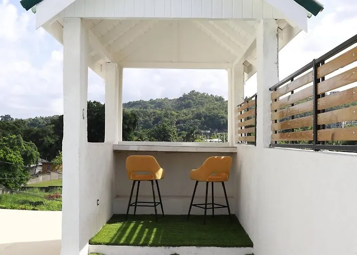 Eshae Living - Spacious 2br With Breakfast & Pool Ocho Rios
