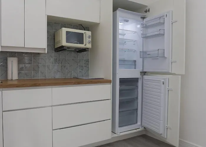 Eshae Living - Spacious 2br With Breakfast & Pool